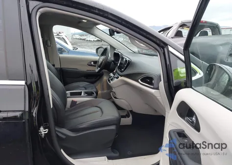 2024 Chrysler Pacifica Hybrid Select z USA, uszkodzony, nr VIN 2C4RC1S7XRR169508